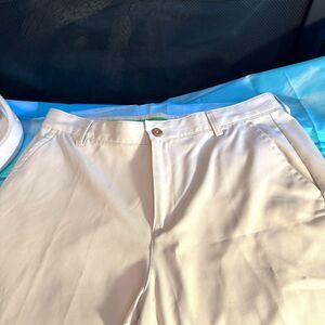 Izod Golf Shorts Size SIZE 34